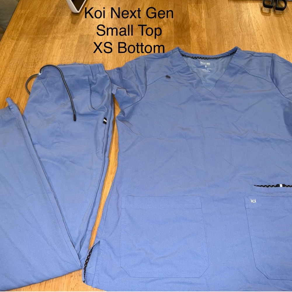 Koi Next Gen Ceil Blue Scrub Set